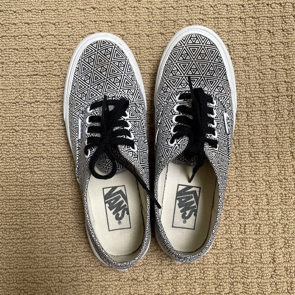 Vans Shoes - Vans Shoe Triangle Print Size 6.5